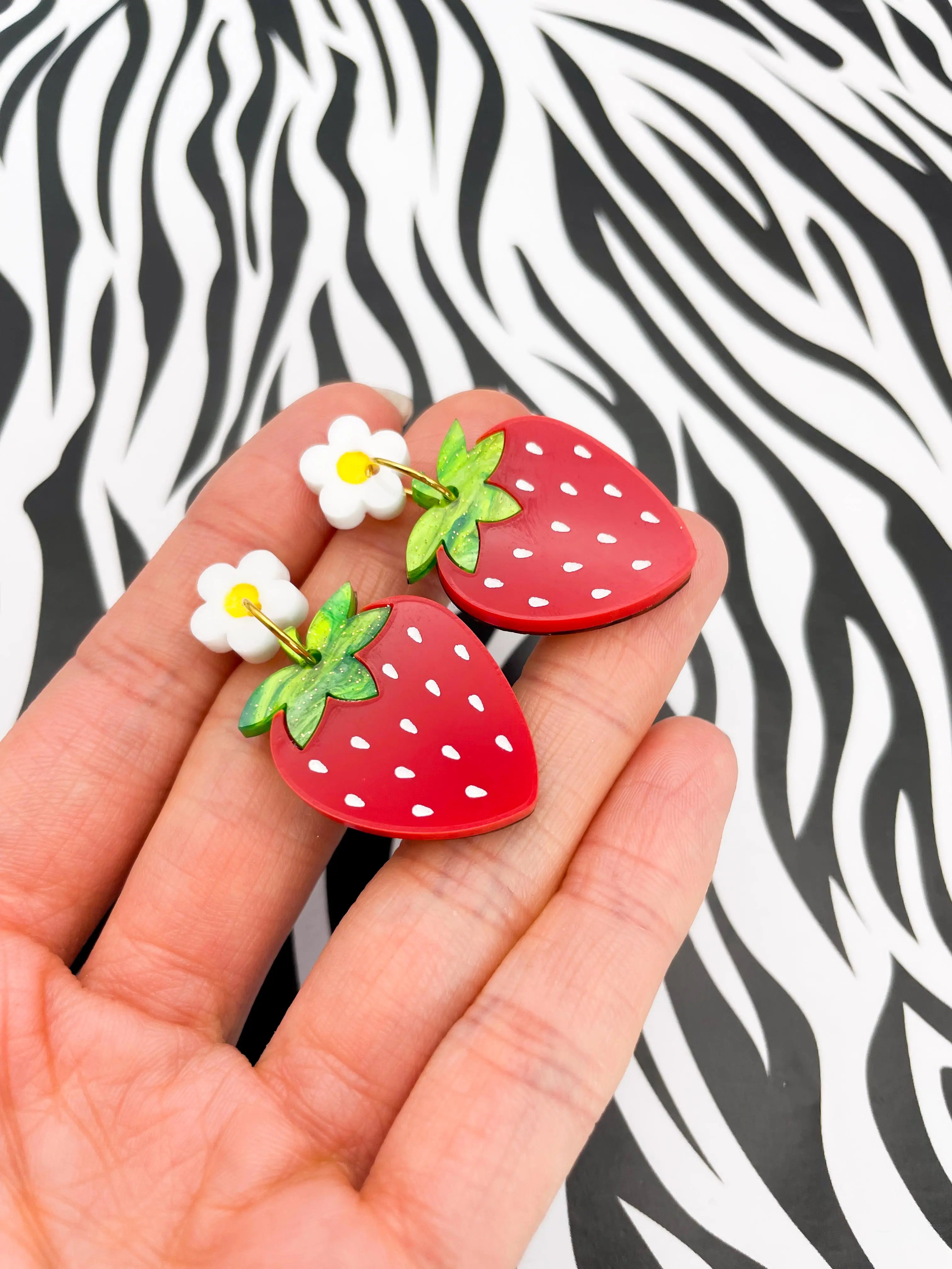 Strawberry Earrings for Women, Cute Fruit Strawberry Acrylic Earrings for  Girls, Red Strawberry Dangle Earrings Hypoallergenic, 3D Strawberry Drop  Earrings, Tropical Strawberry Earrings Studs : Amazon.co.uk: Fashion